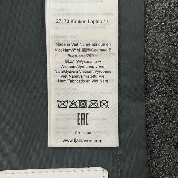 Fjallraven Kanken 17 inch laptop backpack Gray - Picture 7 of 12